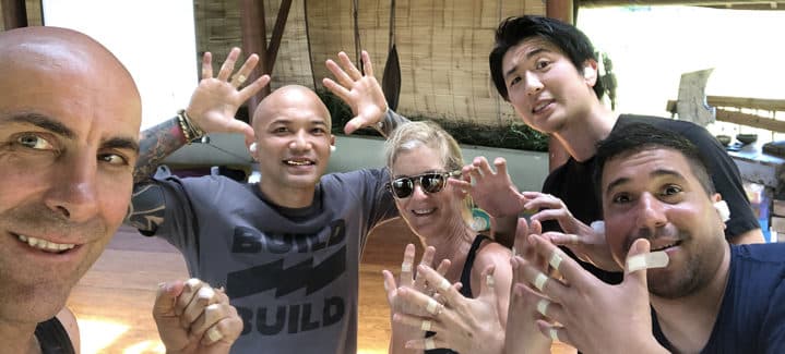 格闘家の山本KID徳郁選手らとバリ島でのトレーニング合宿中の写真